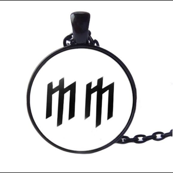 logotipo de marilyn manson mm